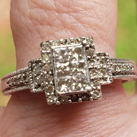 Jewelry - Vintage white gold diamond ring